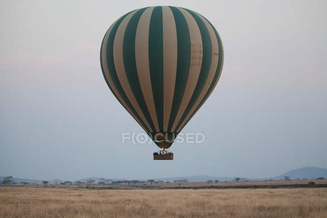 Hot air balloon over rural landscape — Stock Photo