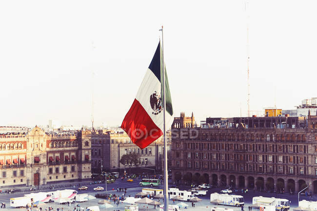 Mexican flag overlooking Mexico City — Stock Photo