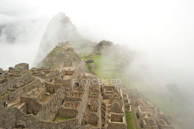 Ранковий туман у Мачу - Пічу (Перу). — стокове фото