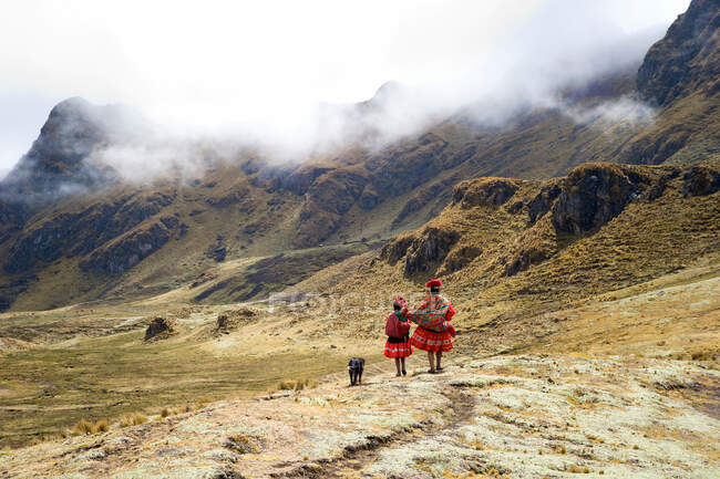 Climbing to pass in the Urubamba mountain range, Peru — Stock Photo