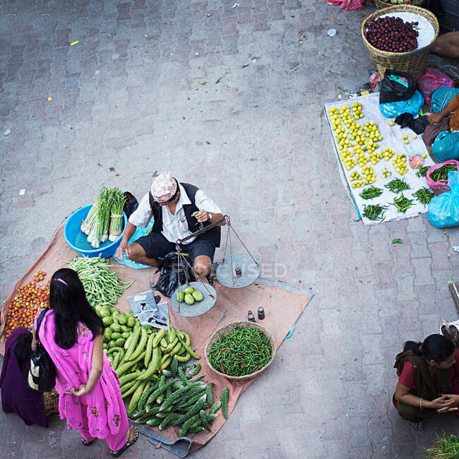 Уличные торговцы в Катманду — стоковое фото