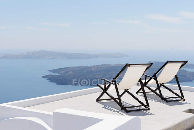 Deckchairs, Imerovigli, Santorini, Grécia — Fotografia de Stock
