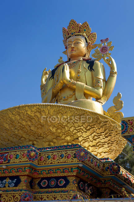 Riesige Statue der Gottheit mit vielen Armen, Buddha Park, Kathmandu, Nepal — Stockfoto