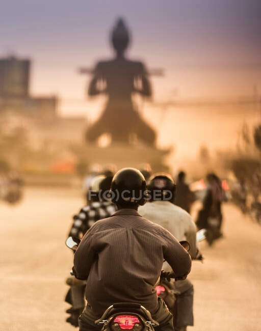 Scooter riders travelling to city, Battambang, Cambodia — Stock Photo