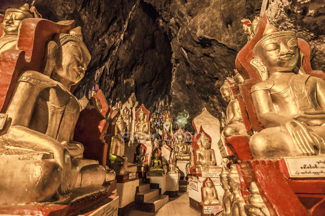 Pindaya Caves, Pindaya, Shan State, Myelat, Burma — стокове фото