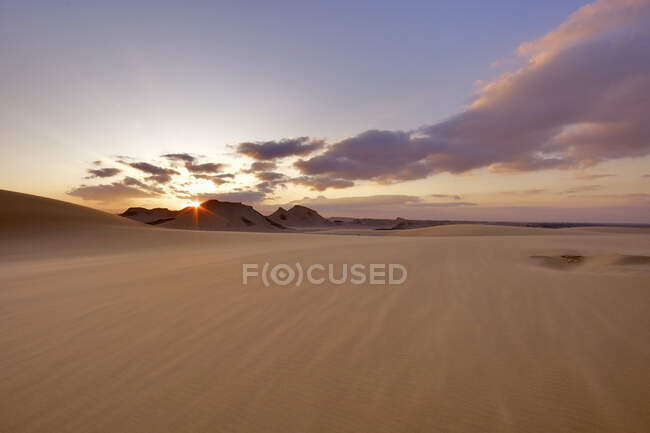 Tempestade de areia ao nascer do sol, Dakhla, Egito, África — Fotografia de Stock