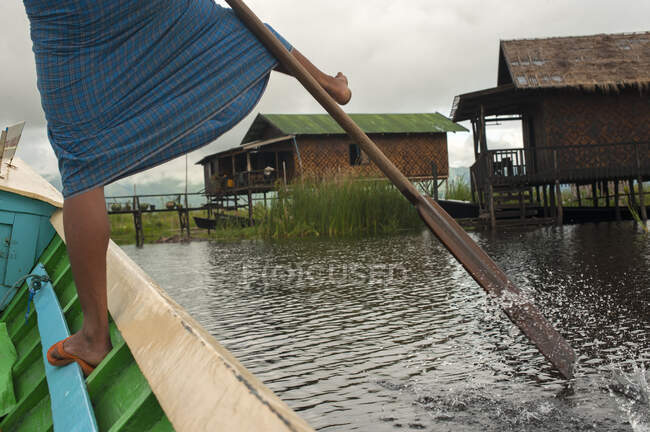 Fischerbein-Rudern auf dem Inle Lake, Inle Lake, Shan State, Myanmar — Stockfoto