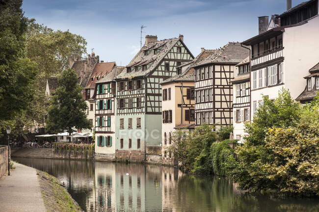 Traditional buildings on riverside in Strasbourg, France — Stock Photo