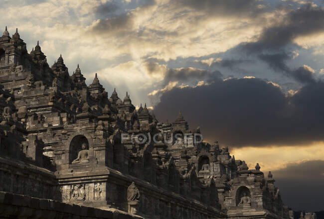Carving and statues, The Buddhist Temple of Borobudur, Java, Indonesia — Stock Photo