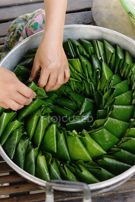 Arrangement süßer Snack aus Palmblättern, Siem Reap, Kambodscha — Stockfoto