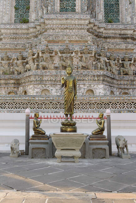 Памятники, Храм Ват Арун, Бангкок, Таиланд — стоковое фото