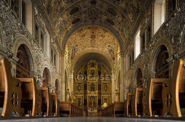 Innenraum von Iglesia de Santo Domingo, Oaxaca, Mexiko — Stockfoto