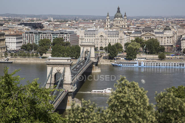 Puente de las Cadenas sobre el Danubio, Budapest, Hungría - foto de stock