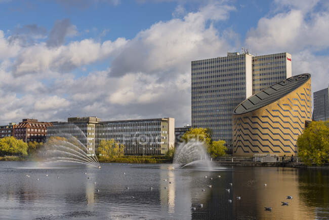 View of fountains and Tycho Brahe Planetarium, Copenhagen, Zealand, Denmark — Stock Photo