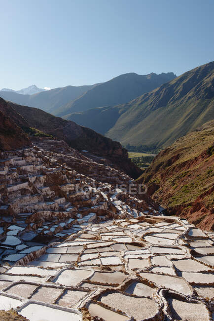 Blick auf Salzbecken und Bergwerke, Maras, Heiliges Tal, Peru, Südamerika — Stockfoto