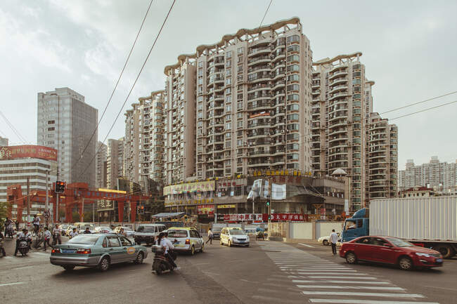Trafic routier à la jonction, Shanghai, Shanghai Municipalité, Chine — Photo de stock