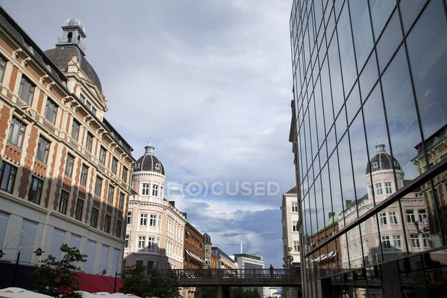 Старая и современная архитектура, Орхус, Дания — стоковое фото