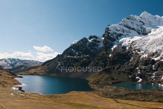Glaciar y lago, Ausangate, Cordillera Willkanuta, Andes, Perú - foto de stock