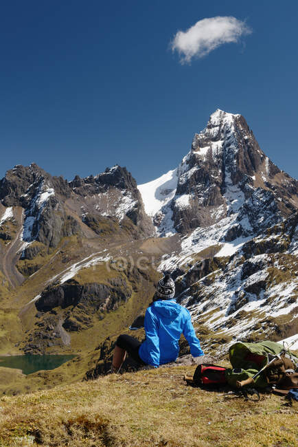 Young woman looking at view, Lares, Peru — Stock Photo