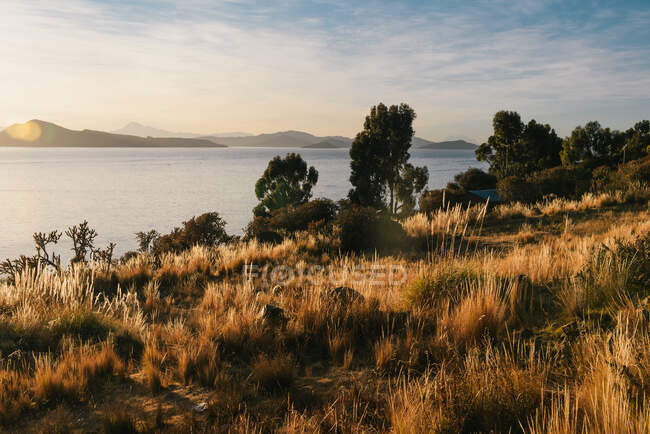 Vista do Lago Titicaca ao amanhecer, Anapia, Peru, América do Sul — Fotografia de Stock