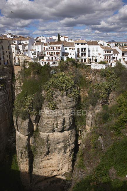 Vista superior del acantilado de Ronda, Málaga, Andalucía, España - foto de stock