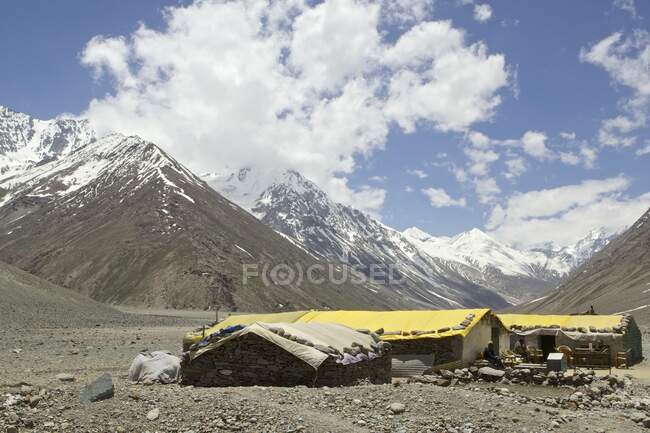 Dhaba remota en el valle de Spiti, Tandi, Himachal Pradesh, India, Asia - foto de stock