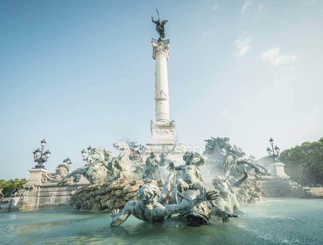 Памятник на площади Кинконс и Жирондин, Бордо, Афелен, Франция — стоковое фото