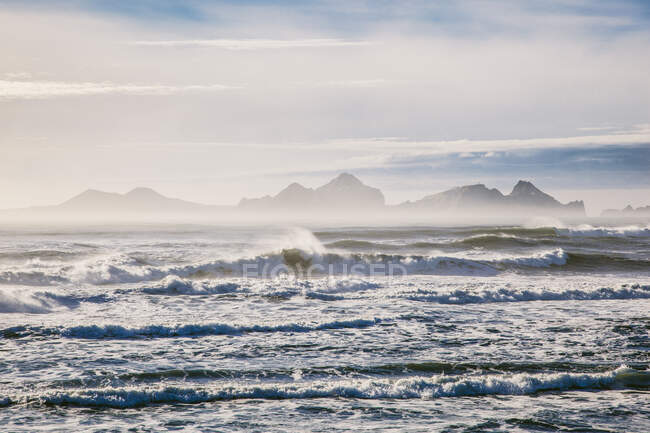 Вид з узбережжя до Вестманнаейяру (острови Вестман), Ісландія — стокове фото
