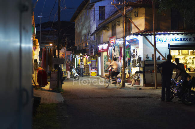 Night street scene in Fort Kochi, India — Stock Photo