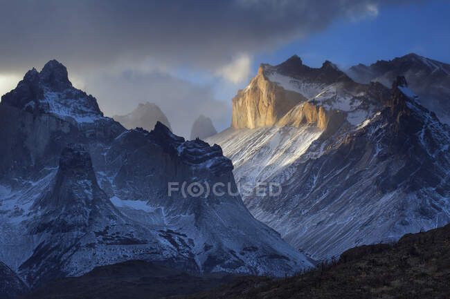 View of storm clouds over snow capped mountains, Torres Del Paine National Park, Chile — Stock Photo