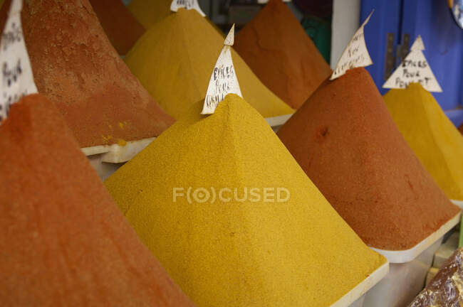 Especias marroquíes, Medina, Essauira, Marruecos - foto de stock