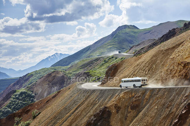Bus travelling downhill, Denali National Park, Alaska, USA — Stock Photo