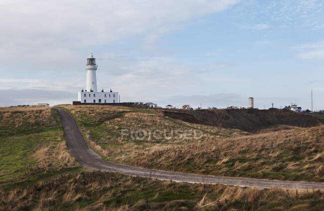 Route menant au phare, Flamborough Head, Royaume-Uni — Photo de stock