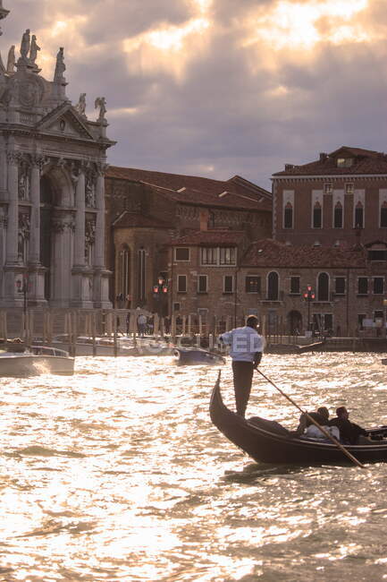 Masculino Gondolier, Veneza, Itália — Fotografia de Stock