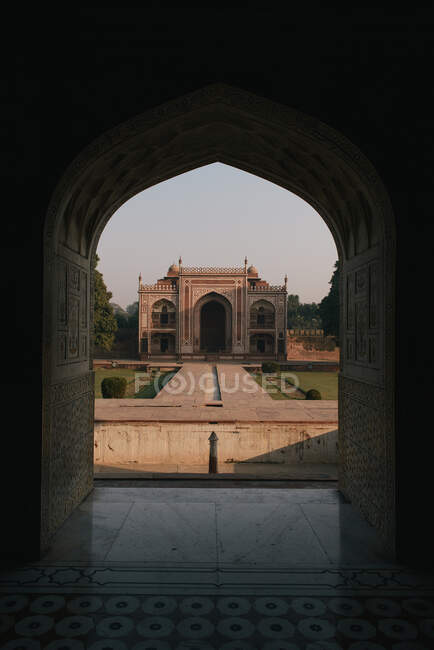 Vista dalla porta dell'arco I'timad-ud-Daulah, Agra, Uttar Pradesh — Foto stock
