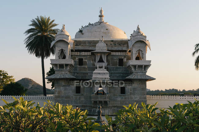 Vista del Palacio, Jagmandir, Lago Pichola, Udaipur, Rajastán, India - foto de stock