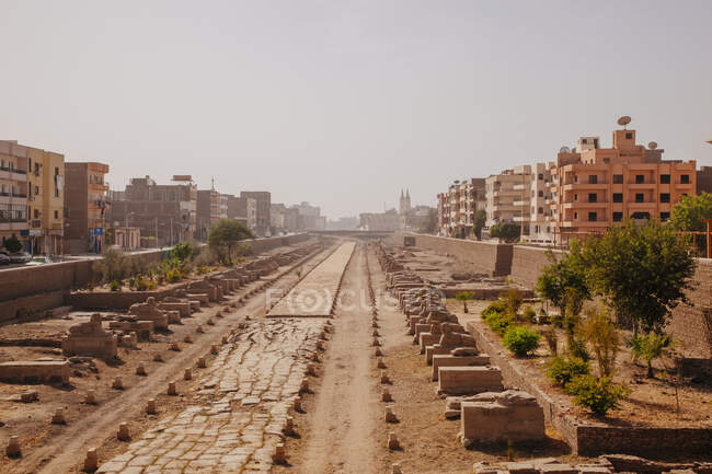Avenida de las Esfinges, Luxor, Egipto - foto de stock