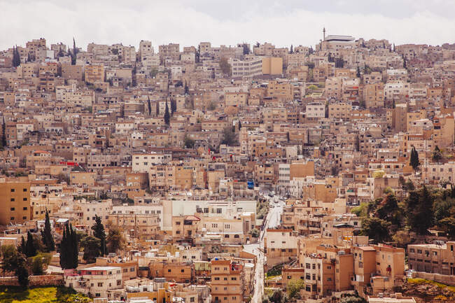 Ciudad abarrotada de Ammán, Jordania - foto de stock