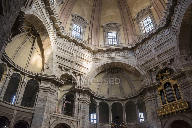 Basílica de San Lorenzo Maggiore, interior - foto de stock