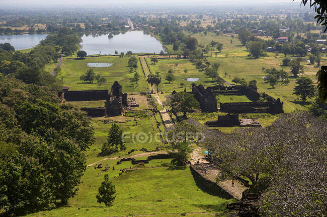 Vista de alto ângulo Khmer ruínas de Wat Phou em Champasak, Laos — Fotografia de Stock