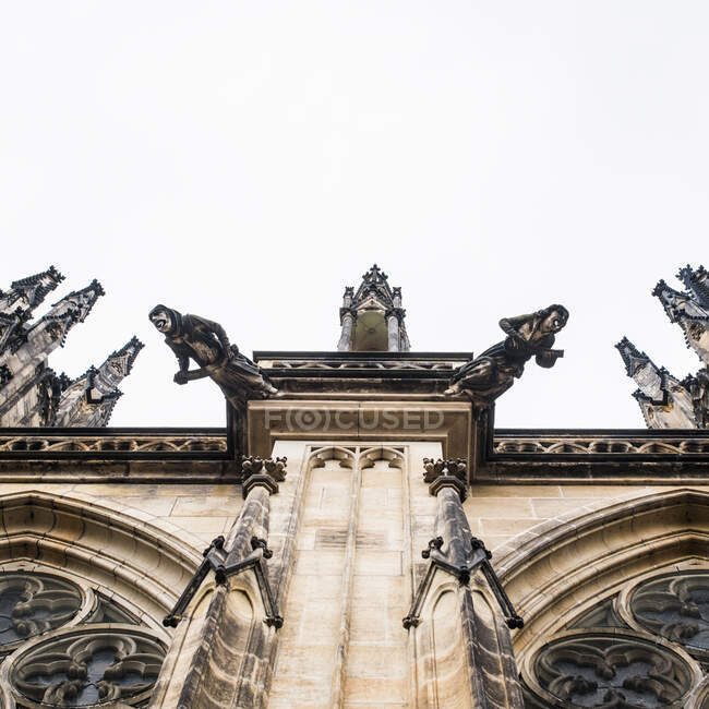 Вид снизу Св. Вида Католический, Огюст, Чехия — стоковое фото