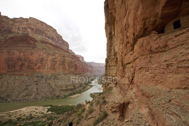 Vista de ángulo alto del río Colorado, Gran Cañón, Arizona, EE.UU. - foto de stock