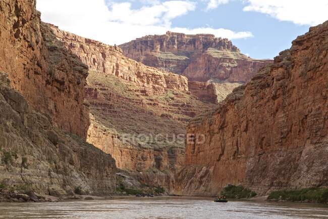 Barco a remos no Rio Colorado, Grand Canyon, Arizona, EUA — Fotografia de Stock