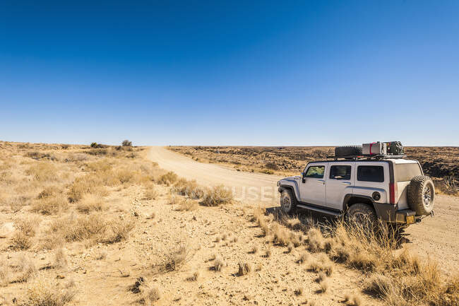 Off road vehicle parked on the dirt road from Windhoek to Walwed — Stock Photo