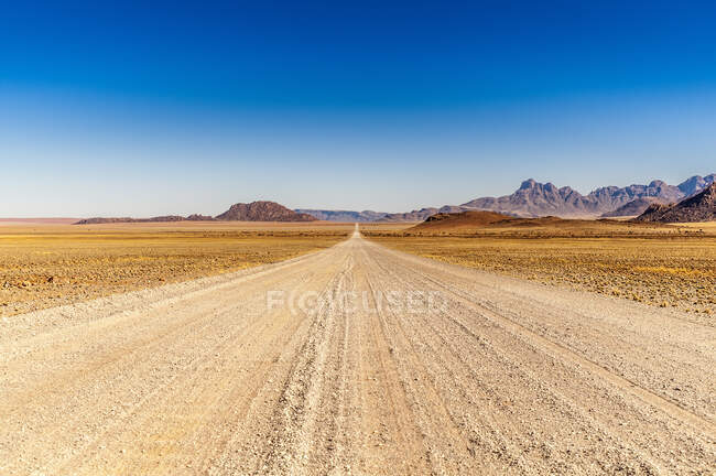 Road ahead from Windhoek to Walwedans in the Namibrand Nature Reserve — Fotografia de Stock