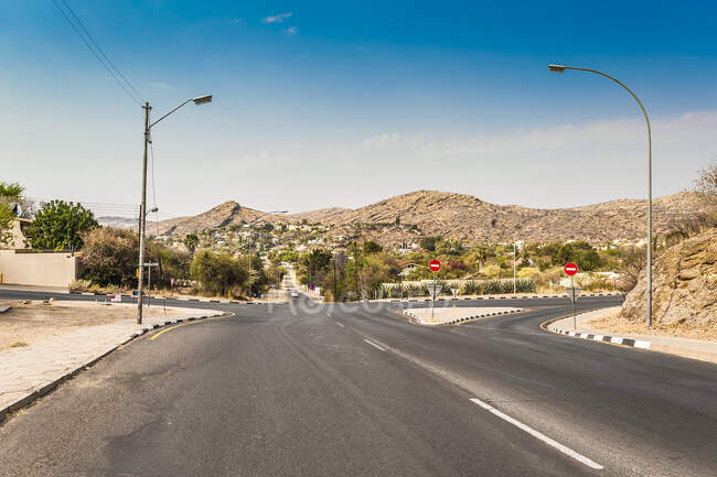 Autoroute au centre-ville de Windhoek, Namibie, Namibie — Photo de stock