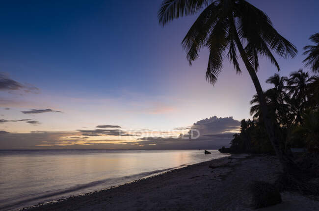 Пляж Анда на закате, остров Феол, Висаяс, Филиппины — стоковое фото