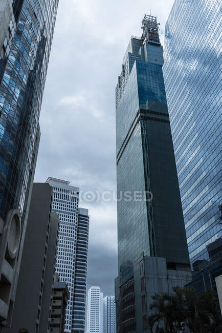 Rascacielos modernos, Makati District, Manila, Filipinas - foto de stock