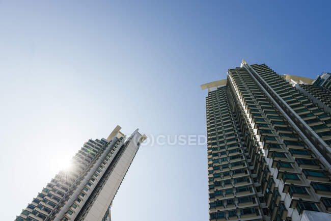 Arquitectura moderna en Tung Chung, vista panorámica, Isla Lantau - foto de stock