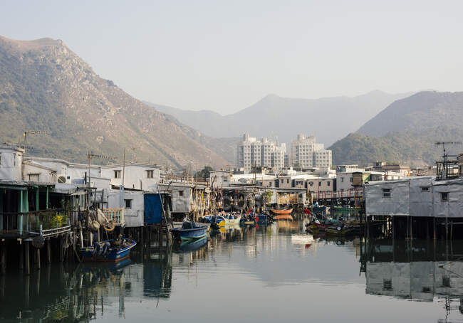 Scène du canal, village de pêcheurs de Tai O, île de Lantau, Hong Kong — Photo de stock